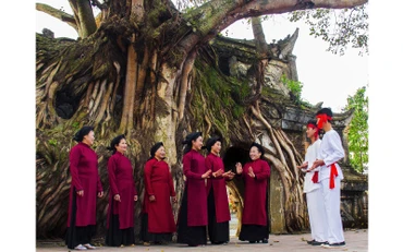 Trao truyền. (ẢNH: VŨ MẠNH CƯỜNG)