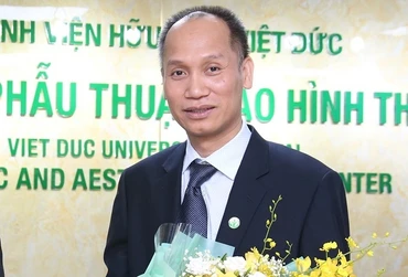 PGS, TS Nguyễn Hồng Hà, Trưởng Khoa Phẫu thuật Tạo hình - Thẩm mỹ, Bệnh viện Hữu nghị Việt Đức.
