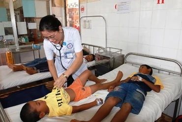 Các bệnh nhân bị ngộ độc nấm đang nằm điều trị tại Bệnh viện đa khoa tỉnh Đác Lắc. 