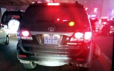Chiếc xe gây va chạm giao thông do Thượng sĩ Công an cầm lái.