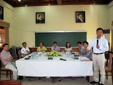 Một buổi báo cáo chuyên đề tại Viện Toán học.