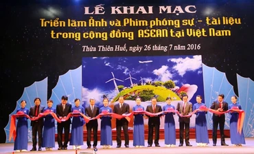  Triển lãm ảnh và phim phóng sự - tài liệu trong Cộng đồng ASEAN tại Huế