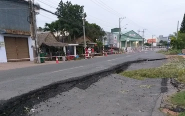 Đoạn quốc lộ 91 bị lún, nứt trong nhiều ngày, phải cấm đường.