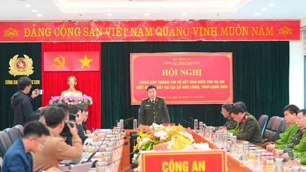 Quang cảnh hội nghị cung cấp thông tin.