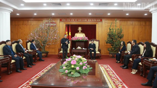 Đoàn công tác trao đổi với Tỉnh ủy Lạng Sơn.