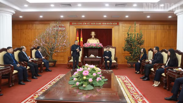 Đoàn công tác trao đổi với Tỉnh ủy Lạng Sơn.