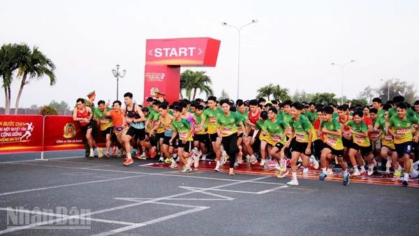 Các vận động viên xuất phát. 