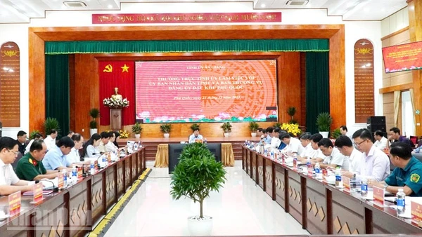 Quang cảnh cuộc họp.