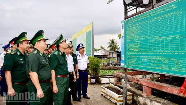 Đoàn công tác Bộ Quốc phòng kiểm tra thực tế tại Trạm Kiểm soát Biên phòng Kênh Dài.