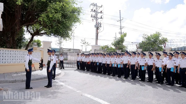 Bộ Tư lệnh Vùng Cảnh sát biển 4 tập huấn đóng quân canh phòng.