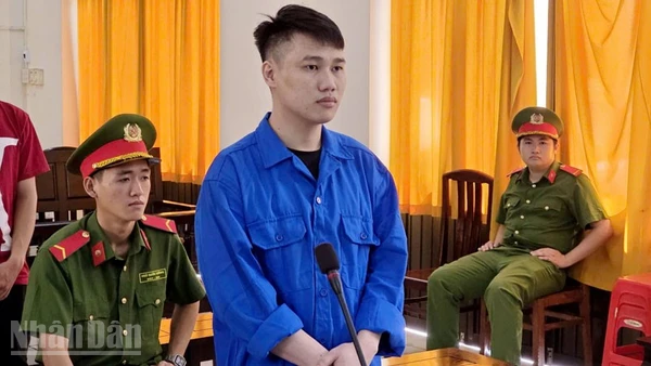 Bị cáo Chế Văn Trường lãnh 09 năm tù về tội giết người. (Ảnh: VĂN VŨ).