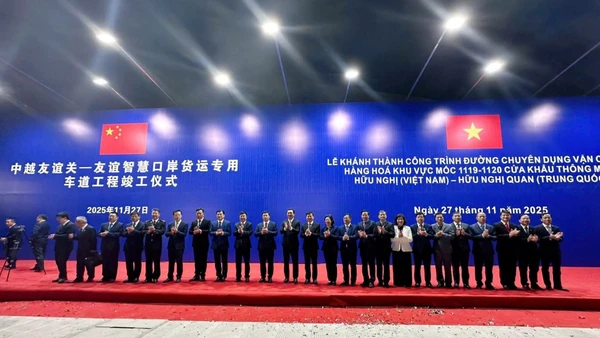 Toàn cảnh buổi lễ.