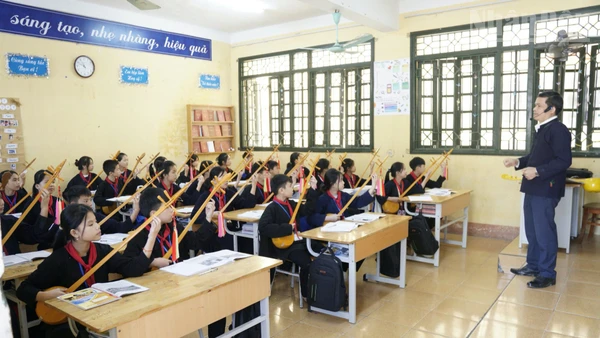 Những ngôi trường mới, lớp học sạch đẹp sẽ giúp chắp cánh cho ước mơ của các em học sinh nơi biên cương xứ Lạng bay xa.