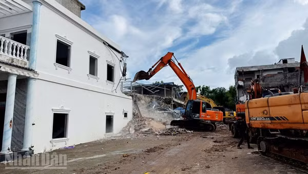 Cưỡng chế, thu hồi đất công tại đặc khu Phú Quốc, sáng 22/5.