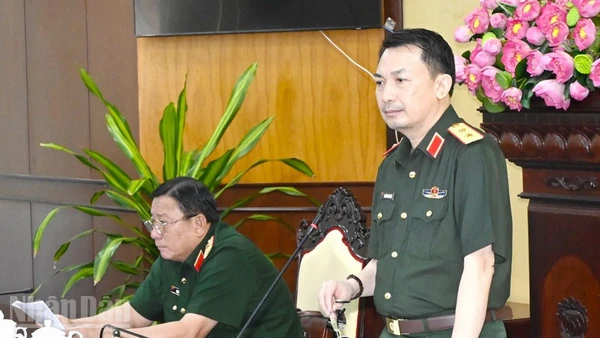 Trung tướng Nguyễn Quốc Duyệt, Chánh Thanh tra Bộ Quốc phòng phát biểu tại hội nghị. (Ảnh: PHƯƠNG VŨ)