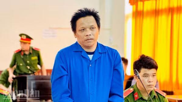 Bị cáo Huỳnh Trung Quân. (Ảnh: ÚT CHUYỀN)