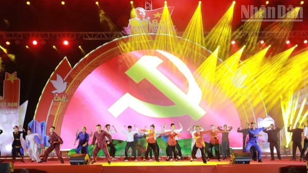 Chương trình nghệ thuật "Sáng mãi màu cờ độc lập" của tỉnh Lạng Sơn.