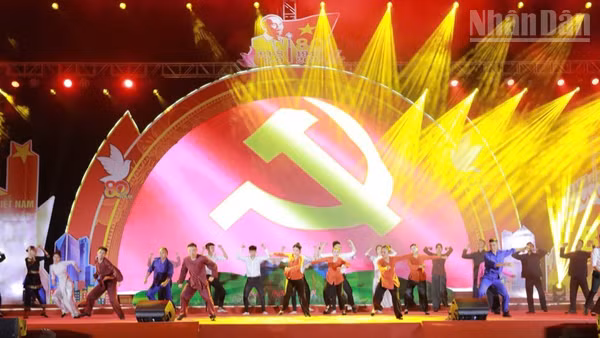 Chương trình nghệ thuật "Sáng mãi màu cờ độc lập" của tỉnh Lạng Sơn.