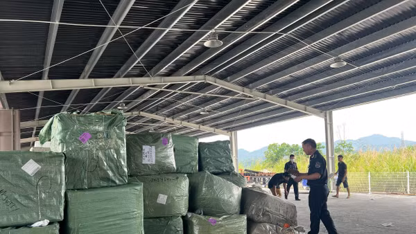 Lô hàng giả mạo nhãn hiệu, xuất xứ được lực lượng Hải quan Khu vực VI phát hiện, kiểm tra.