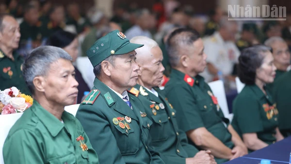 Các đại biểu người có công của tỉnh Lạng Sơn dự gặp mặt cán bộ lão thành cách mạng, cán bộ tiền khởi nghĩa, người có công, gia đình chính sách tiêu biểu nhân kỷ niệm 80 năm Cách mạng Tháng Tám thành công và Quốc khánh nước Cộng hòa xã hội chủ nghĩa Việt Nam của tỉnh, ngày 26/8/2025. (Ảnh QUỐC ĐẠT/BND)