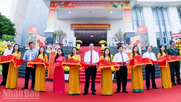 Các đại biểu nghi thức khai mạc Hội Báo Xuân Bính Ngọ 2026.