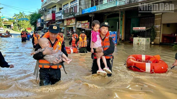 Lực lượng Thanh niên Công an Lạng Sơn tham gia cứu nạn mỗi khi thiên tai xảy ra.