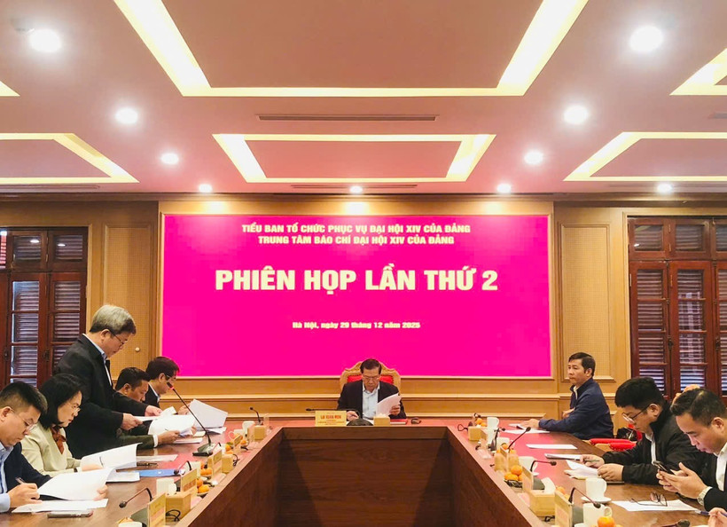 Đồng chí Lại Xuân Môn, Ủy viên Trung ương Đảng, Phó Trưởng ban Thường trực Ban Tuyên giáo và Dân vận Trung ương, Giám đốc Trung tâm Báo chí Đại hội XIV của Đảng chủ trì phiên họp.