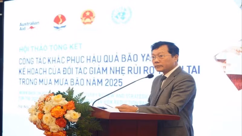 Phó Cục trưởng Cục Quản lý đê điều và Phòng, chống thiên tai Nguyễn Văn Tiến phát biểu tại hội nghị.