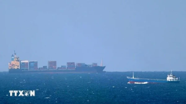 Nằm giữa Oman và Iran, eo biển Hormuz được công nhận là một trong những điểm nghẽn dầu mỏ quan trọng nhất thế giới. (Ảnh: AFP/TTXVN)