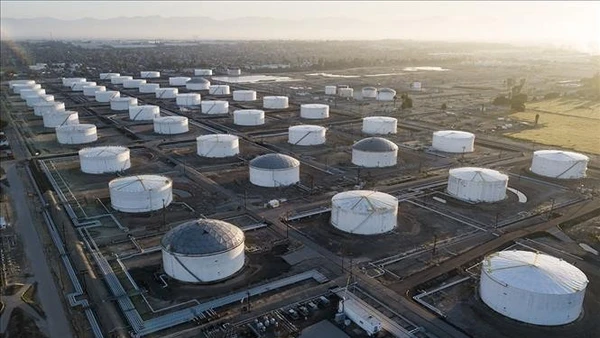 Kho dự trữ dầu ở Carson, California (Mỹ). (Ảnh: CNN/TTXVN)