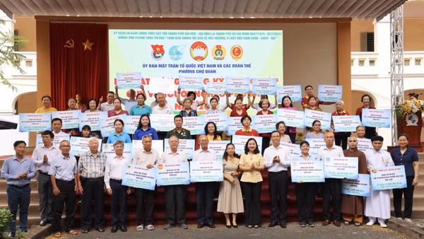 Các đơn vị đăng ký đóng góp quỹ Vì người nghèo của phường Chợ Quán.
