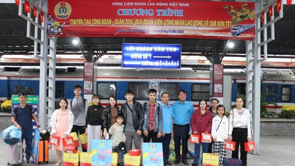 124 gia đình đoàn viên, người lao động từ Thành phố Hồ Chí Minh về quê đón Tết trên chuyến tàu Công đoàn.