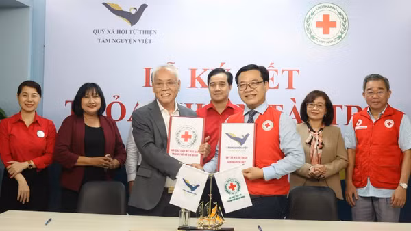Hai bên ký kết thỏa thuận tài trợ. 