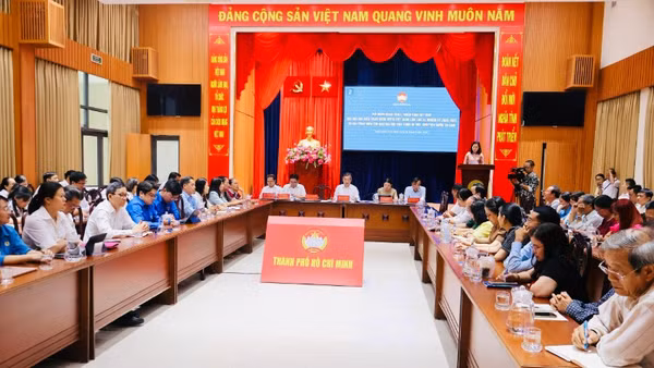 Các đại biểu dự trực tiếp tại điểm cầu chính.