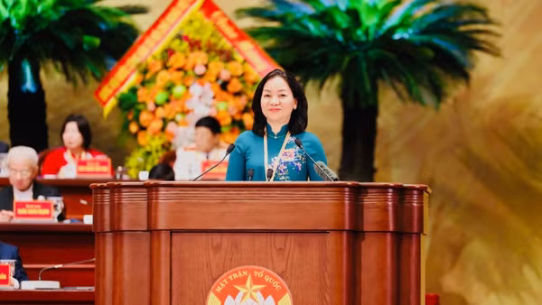 Phó Chủ tịch Thường trực Ủy ban Mặt trận Tổ quốc Việt Nam Thành phố Hồ Chí Minh Trương Thị Bích Hạnh đã trình bày tham luận tại Đại hội.