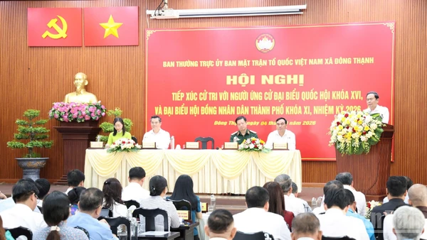 Đồng chí Trần Thanh Mẫn chia sẻ và làm rõ một số nội dung cử tri của các xã khu vực huyện Hóc Môn cũ quan tâm, kiến nghị.