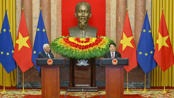 Chủ tịch nước Lương Cường và Chủ tịch Hội đồng châu Âu tại cuộc gặp gỡ báo chí. (Ảnh: THỦY NGUYÊN)