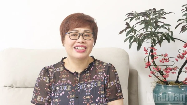 Giáo sư Phan Kim Nga trong một lần trả lời phỏng vấn của phóng viên Báo Nhân Dân thường trú tại Trung Quốc.