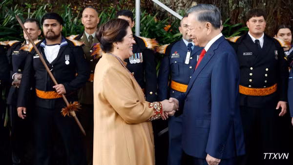 Toàn quyền New Zealand Cindy Kiro đón Tổng Bí thư, Chủ tịch nước Tô Lâm. (Ảnh: Thống Nhất – TTXVN)