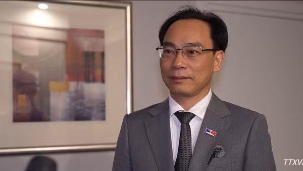 Bộ trưởng Giáo dục và Đào tạo Hoàng Minh Sơn.