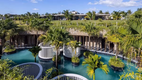 Hidden Spa-Water Hope hình thành từ ý tưởng kiến tạo một không gian hài hòa với tự nhiên, khai thác đặc trưng địa hình và chất liệu vùng ven biển Cam Ranh. (Ảnh: T.C)