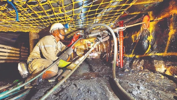 Công nhân khai thác mỏ ở Nam Phi. (Ảnh: WORLDFINANCE)