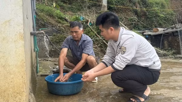 Người dân thôn Nà Vìn, xã Quản Bạ được sử dụng nước sạch sinh hoạt.