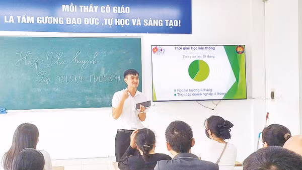 Cuộc họp phụ huynh tại Trường cao đẳng công nghệ cao Hà Nội.