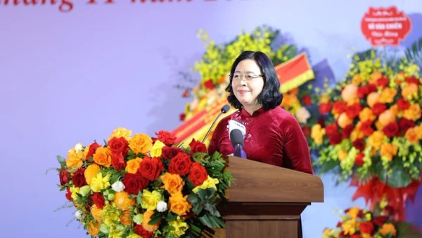 Đồng chí Bùi Thị Minh Hoài, Ủy viên Bộ Chính trị, Bí thư Trung ương Đảng, Bí thư Đảng ủy Mặt trận Tổ quốc, các đoàn thể trung ương, Chủ tịch Ủy ban Trung ương Mặt trận Tổ quốc Việt Nam phát biểu tại lễ kỷ niệm. (Ảnh: ĐINH HÒA)