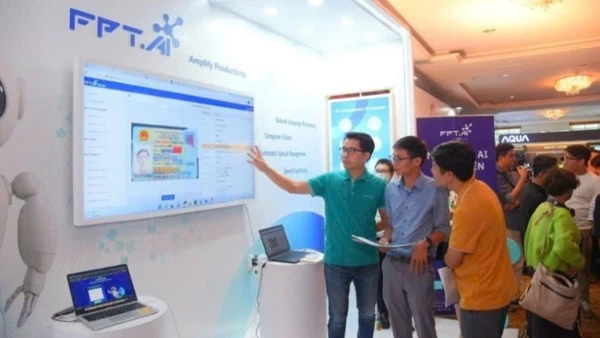Khách hàng trải nghiệm giải pháp AI do Tập đoàn FPT phát triển. (Ảnh: Tập đoàn FPT)