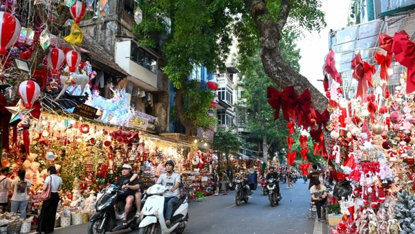 Không khí ngày Tết ở phố Hàng Mã