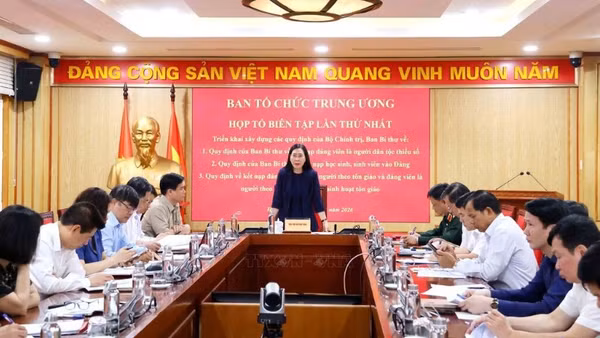 Đồng chí Bùi Thị Quỳnh Vân, Ủy viên Trung ương Đảng, Phó Trưởng ban Tổ chức Trung ương phát biểu chỉ đạo. (Ảnh: TTXVN)