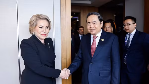Chủ tịch Quốc hội Trần Thanh Mẫn hội kiến Chủ tịch Hội đồng Liên bang Nga Valentina Matviyenko. (Ảnh: TTXVN)
