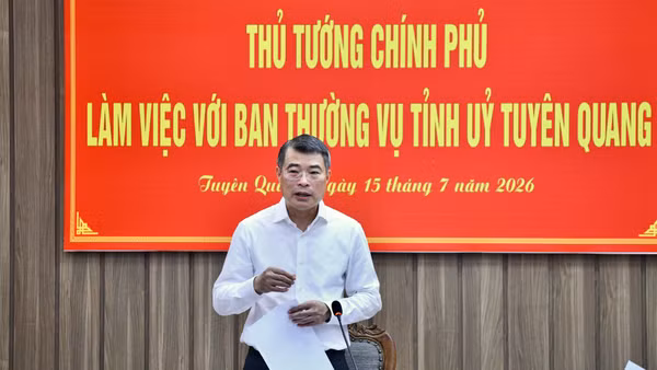 Thủ tướng Chính phủ Lê Minh Hưng phát biểu ý kiến chỉ đạo cuộc làm việc với Ban Thường vụ Tỉnh ủy Tuyên Quang. (Ảnh: THANH GIANG)